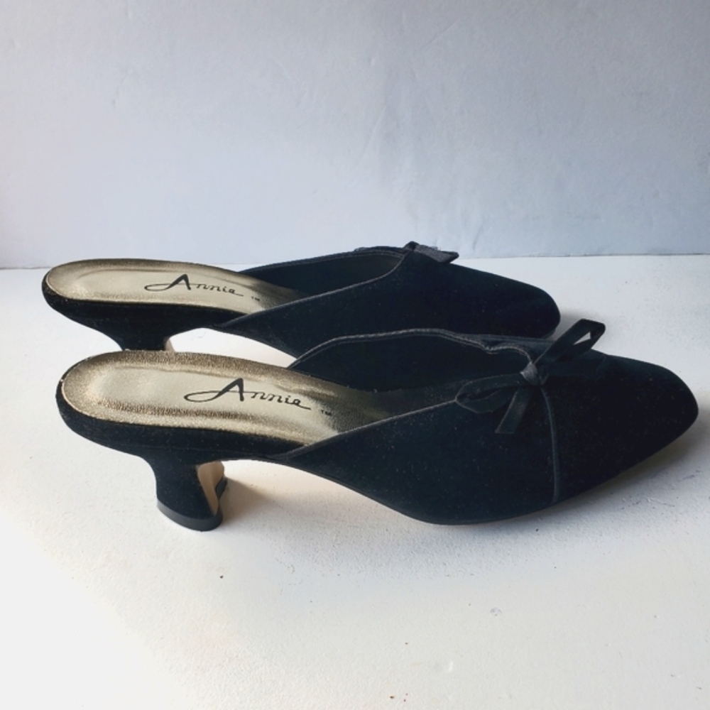 ANNIE Vintage Black Velvet Mule.  New Size 7.5